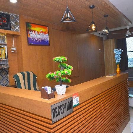 Hotel Asopalav Gandhinagar Eksteriør bilde