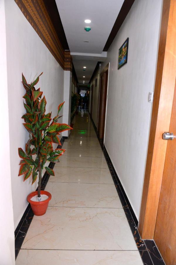 Hotel Asopalav Gandhinagar Eksteriør bilde