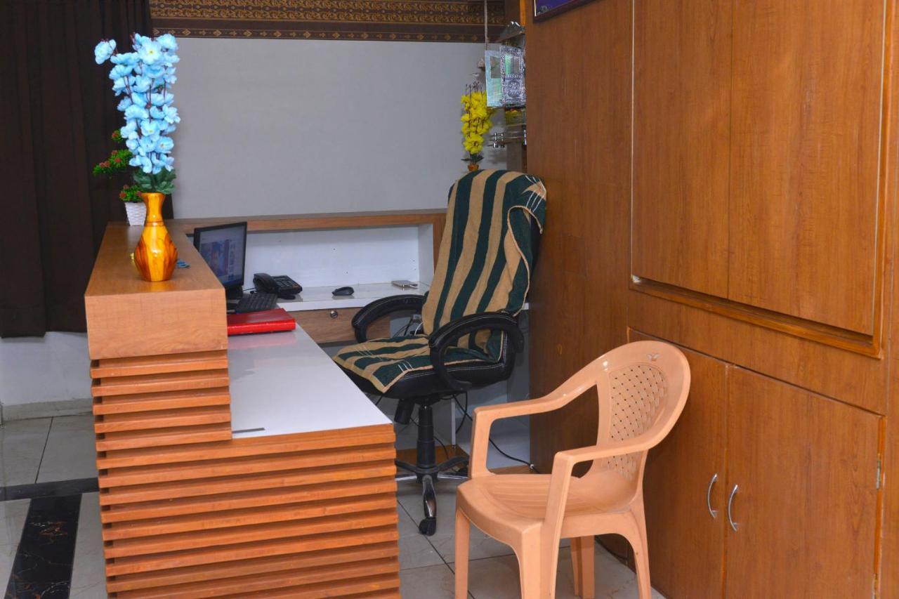 Hotel Asopalav Gandhinagar Eksteriør bilde