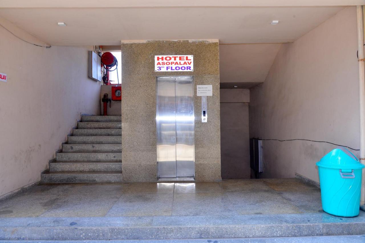 Hotel Asopalav Gandhinagar Eksteriør bilde