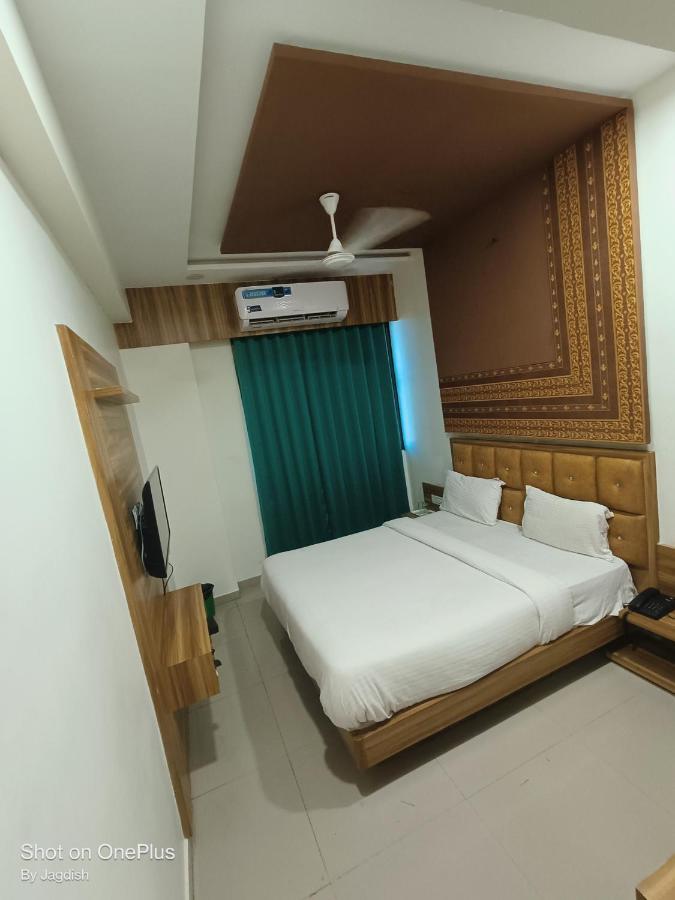 Hotel Asopalav Gandhinagar Eksteriør bilde