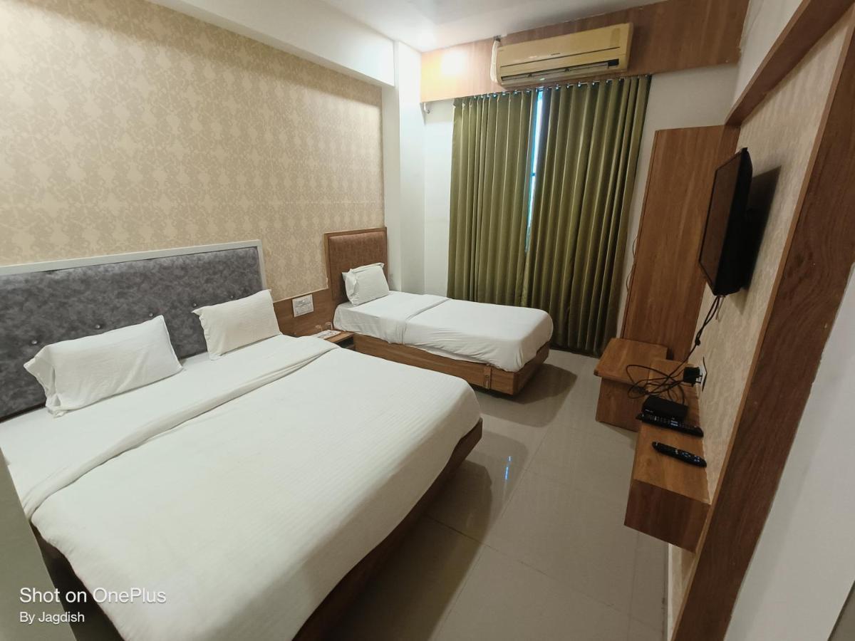 Hotel Asopalav Gandhinagar Eksteriør bilde