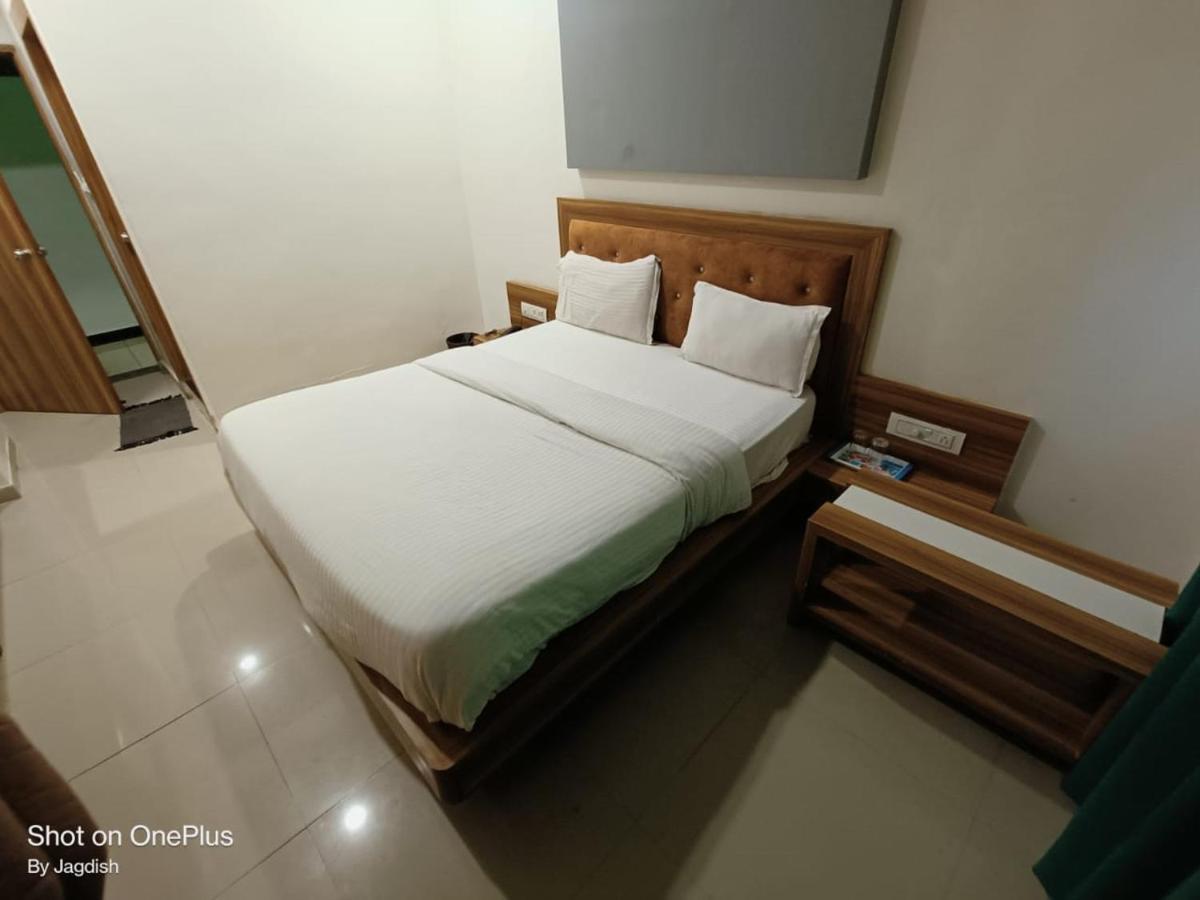 Hotel Asopalav Gandhinagar Eksteriør bilde