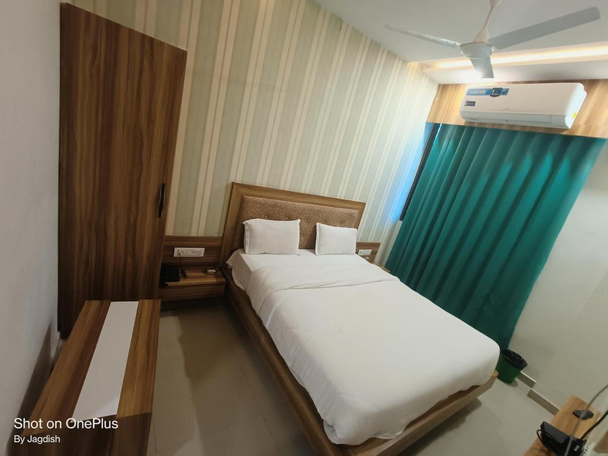 Hotel Asopalav Gandhinagar Eksteriør bilde