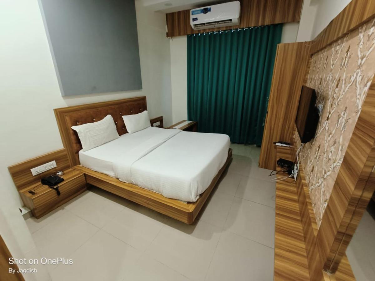 Hotel Asopalav Gandhinagar Eksteriør bilde