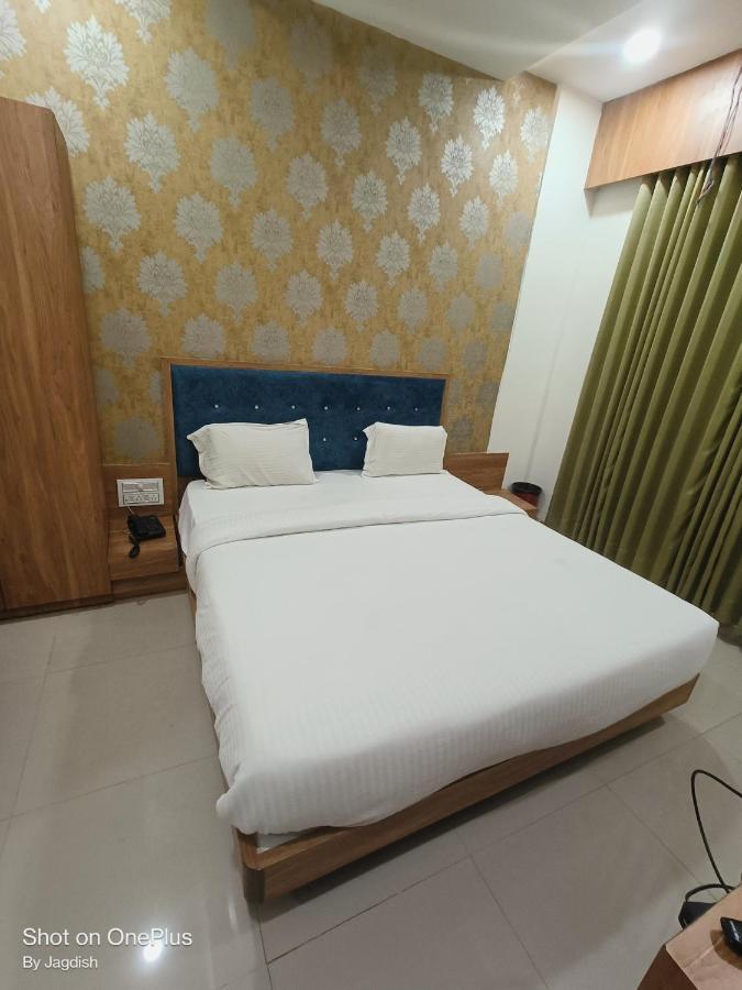Hotel Asopalav Gandhinagar Eksteriør bilde